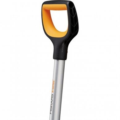 Kastuvas - stūmiklis sniegui Fiskars X-series 1