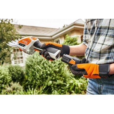 Žirklės žolės ir krūmų akumuliatorinės STIHL HSA 26 2