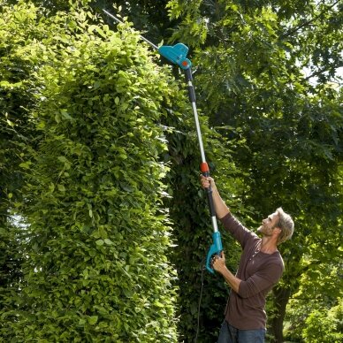 Elektrinės teleskopinės gyvatvorių žirklės Gardena THS 500/48